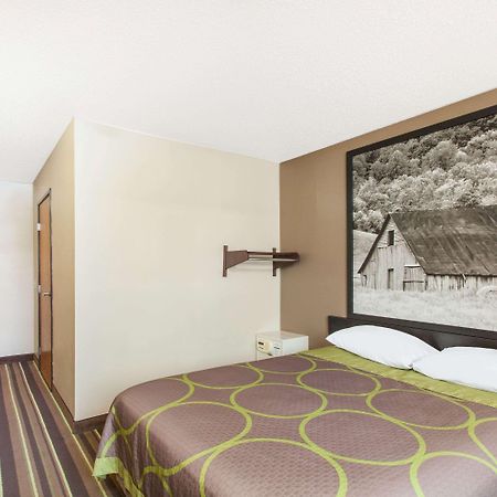 Super 8 By Wyndham Richlands/Claypool Hill Area Hotel Pounding Mill Екстериор снимка