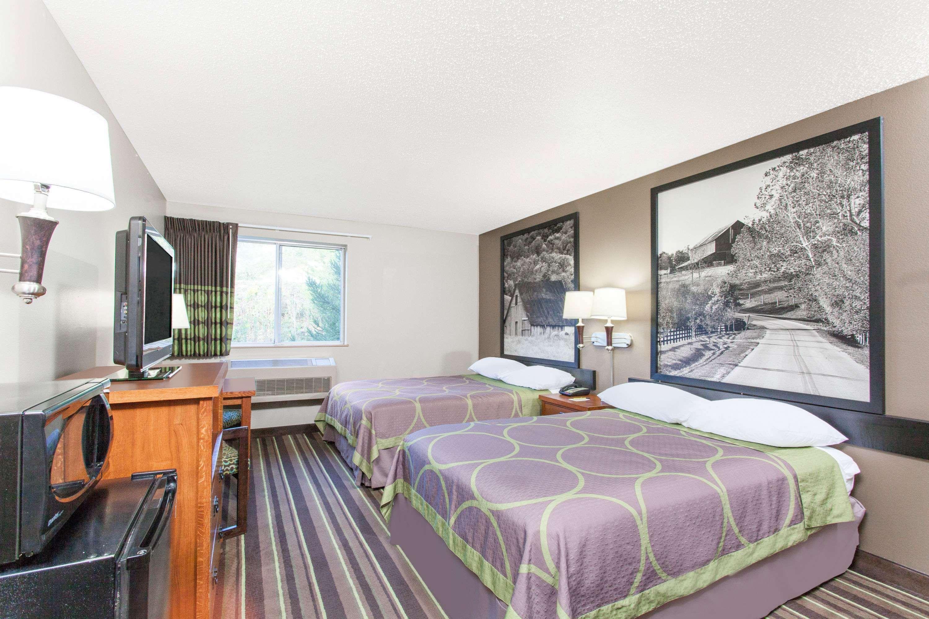 Super 8 By Wyndham Richlands/Claypool Hill Area Hotel Pounding Mill Екстериор снимка