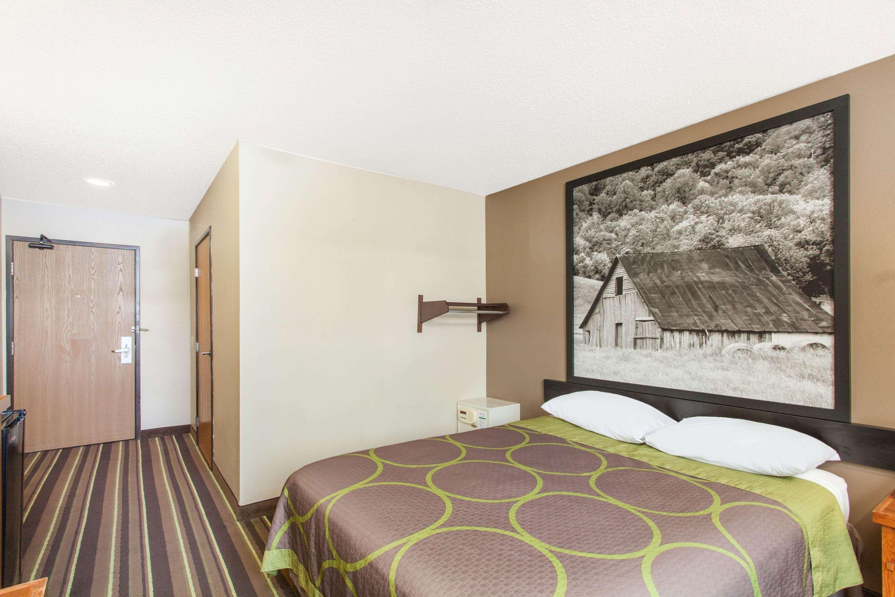 Super 8 By Wyndham Richlands/Claypool Hill Area Hotel Pounding Mill Екстериор снимка