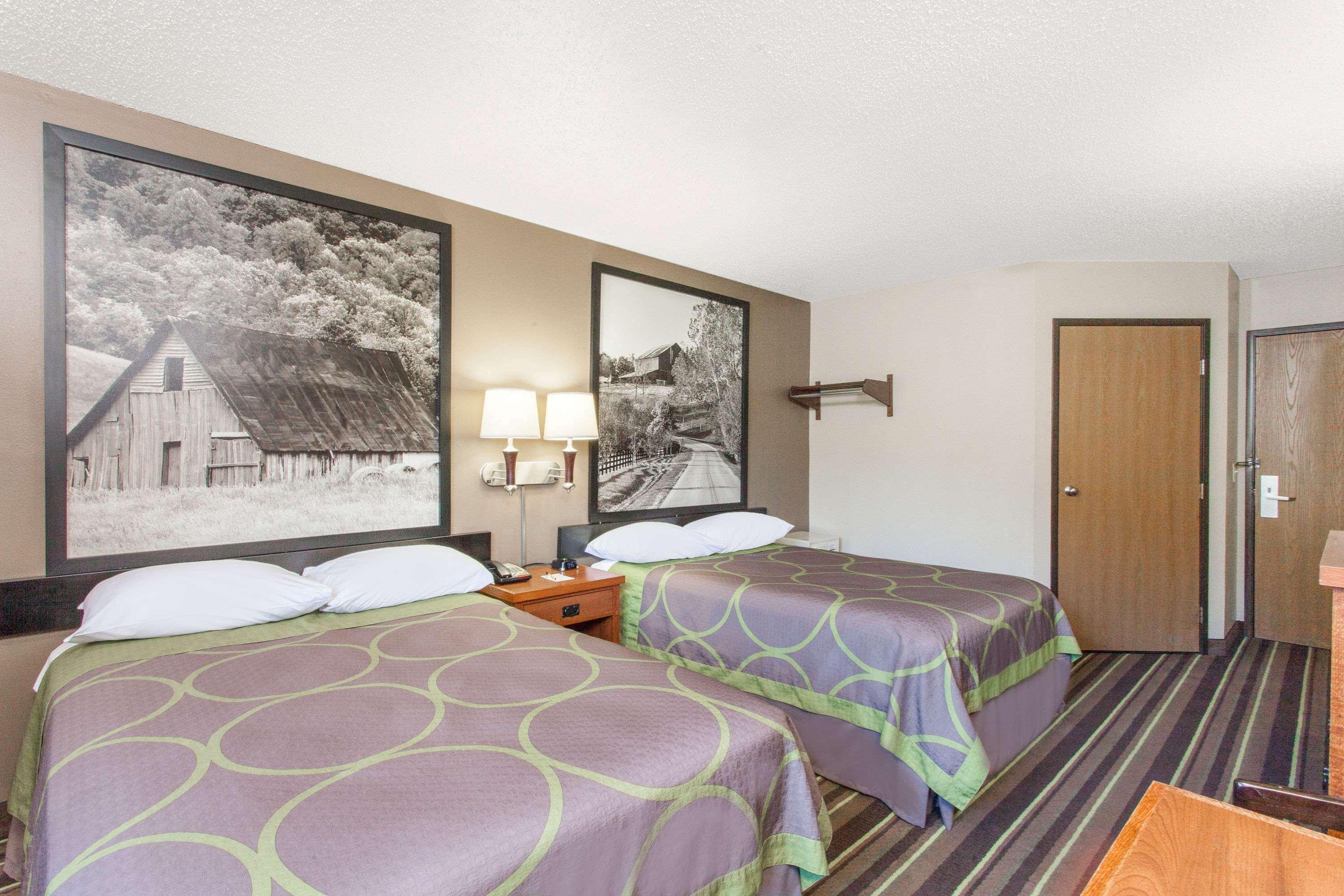 Super 8 By Wyndham Richlands/Claypool Hill Area Hotel Pounding Mill Екстериор снимка