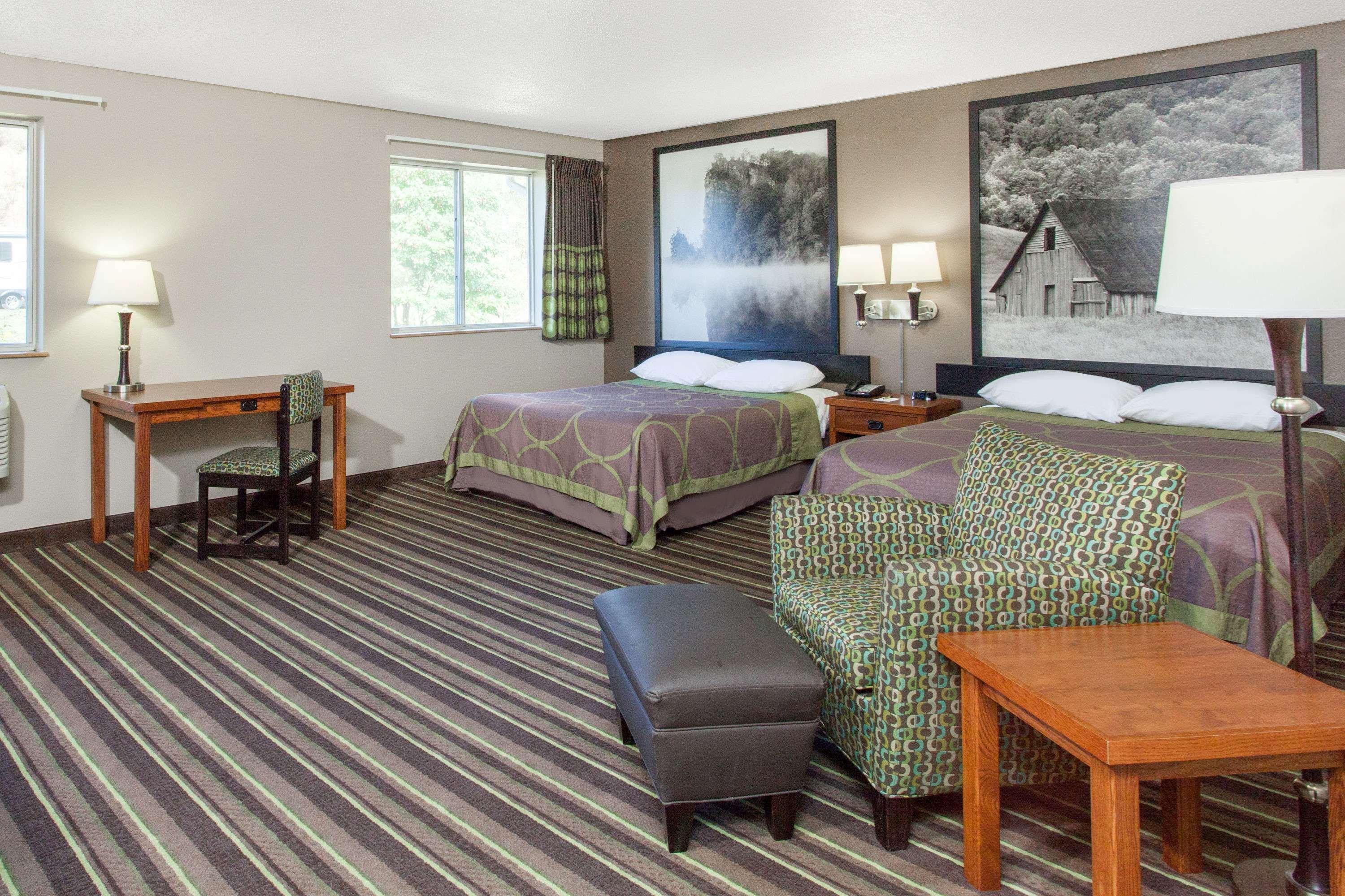 Super 8 By Wyndham Richlands/Claypool Hill Area Hotel Pounding Mill Екстериор снимка