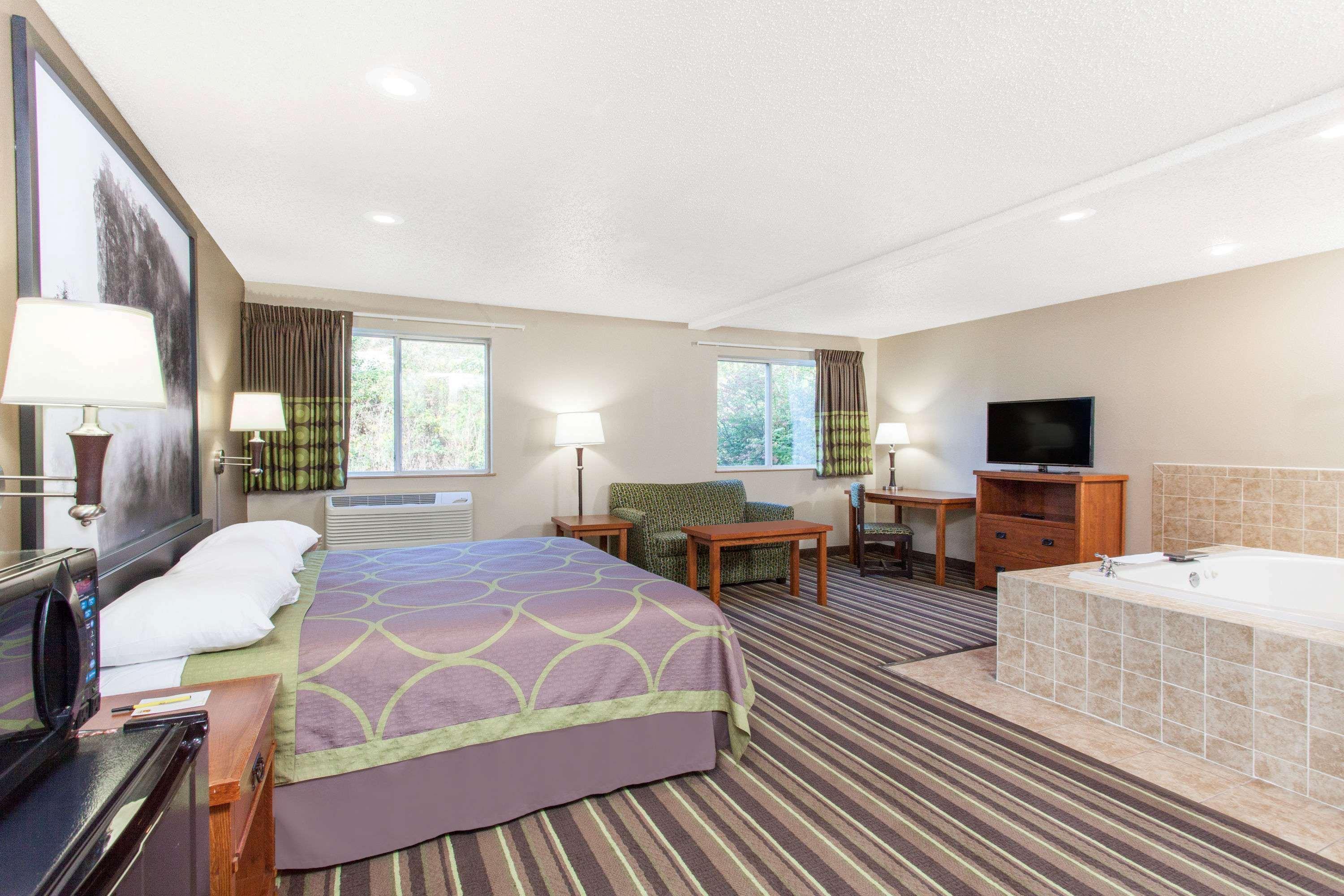 Super 8 By Wyndham Richlands/Claypool Hill Area Hotel Pounding Mill Екстериор снимка